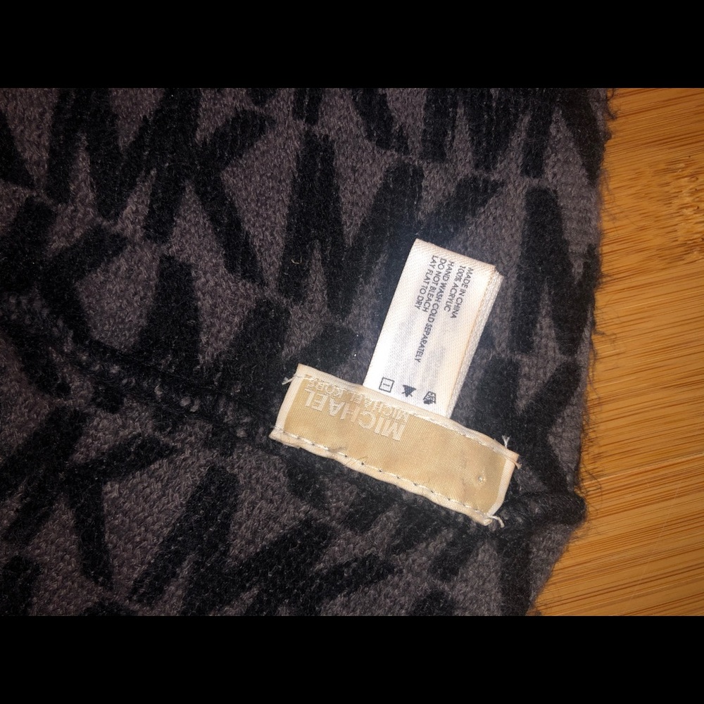 Michael Kors infinity scarf - Picture 5 of 5